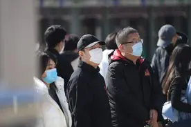 赵英俊告别仪式在京举行 陈思诚薛之谦乔杉等人前往 现场摆设“吉他”花圈图片