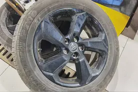 丰田RAV4 改装刹车直接避开原厂18寸轮毂图片