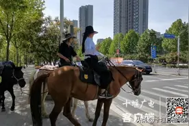 纵马走天涯！十堰来了一对“侠客”夫妻，听听他们的“江湖”故事图片