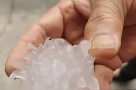 北京多区下冰雹：超大个，各种形状图片