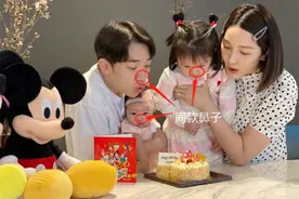 有种逃不过的遗传叫王祖蓝的鼻子，祖孙三代同款，妈妈几乎0参与图片