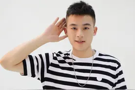 《八佰》欧豪：离开马思纯依然相信爱情，在失恋中成熟图片