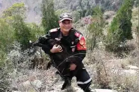 残疾村民6只羊走丢，救援队员悬崖上抱回图片