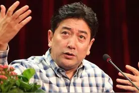 水均益：和原配携手16年，47岁娶小13岁娇妻，49岁生龙凤胎图片