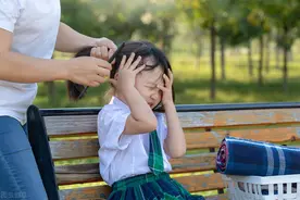 宝宝的头发不能乱扎，这个年龄之后才行，避开3种伤发“扎法”图片