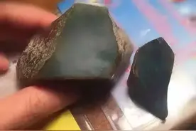 一款翡翠精品观音牌子的雕刻过程，玉雕的魅力！图片