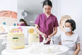 2020母乳喂养万里行公益活动昨日开启 12位妈妈共同完成母乳喂养快闪图片