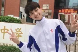 25岁高中老师因颜值意外走红，家长：太帅，建议教小学图片