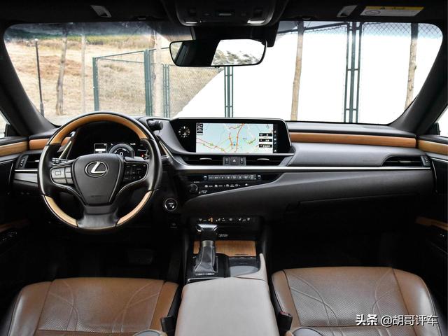 日系豪华中级车，空间又大又舒服，还省油，实拍雷克萨斯ES