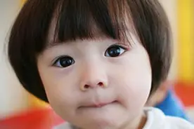 为何有的孩子小时候好看，长大后却变丑？3个原因父母要引起重视图片