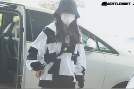 赵丽颖是有多爱马丁靴？卫衣搭短裤身材直接四六分图片