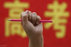 高考开始前，郑州市二中考点考生争分夺秒复习图片