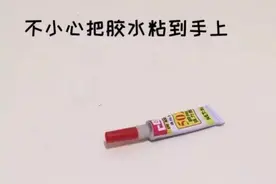 502胶水不小心粘住手？只需撒点常吃的调料，轻轻松松清洗干净图片