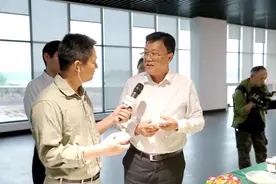 走进“大蒜之乡”，邳州市委书记现场直播带货推介图片