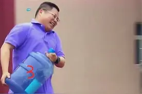 “不就是带个孩子？”老公嫌弃全职妈妈，被“六桶水”狠狠打脸图片