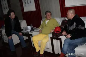 北大博士王福重，发表惊人言论，恶评郭德纲的相声是“无机表演”图片