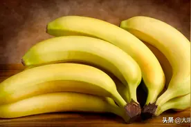 香蕉买回家就发黑？学会3招，能放半个月，金黄不发黑，软绵香甜图片