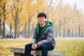 父亲去世，他放弃清华，拿下美国名校超百万元奖学金！网友：上班还没上学有钱！图片