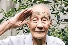 老人隐姓埋名42年，孙子参军被拒，无奈表明身份，首长亲自接见图片