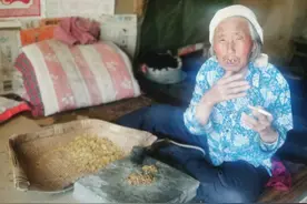 留不住的岁月，叹不完的沧桑；自己长大了，父母变老了图片