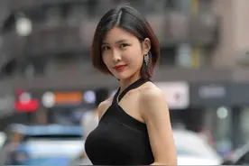 街拍：这女孩我真的喜欢，好像在哪里见过一样图片