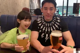 《浪姐》白冰前夫罕晒6岁女儿，父女互动情深，网友：这次不骂了图片