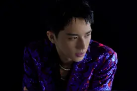 许魏洲 紫色西装帅气写真图片图片