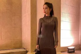 潘玮柏与娇妻出席晚宴，宣云打扮精致显名媛气质，两人同台未同框图片