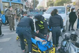 今天上午杨思路灵岩南路一SUV与电动自行车相撞 骑车男子受伤图片