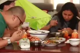 印度媳妇看到中国丈夫买东西用手机支付很生气：下次带钱包好吗！图片