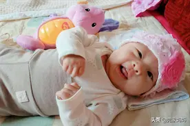 6个月宝宝性情大变，睡不安爱哭闹，频繁夜醒找奶吃，到底啥情况图片