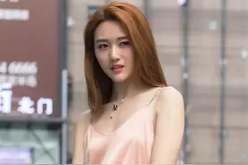苏州街拍美女：个个肤白美貌，第3个惊艳到我了图片
