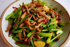 炒瘦肉，总是发硬怎么办？教您正确做法，软嫩不柴，又香又入味图片