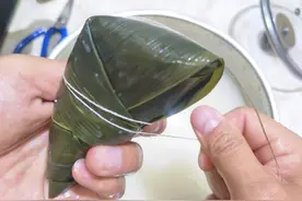 煮粽叶时，多加1个步骤，粽叶柔软不脆，包粽子不断裂图片