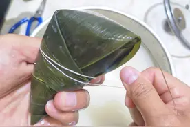 煮粽叶时，多加1个步骤，粽叶柔软不脆，包粽子不断裂图片