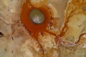 来到恶魔之眼艾肯泉，大呼失望，在无人机的视野中恶魔露出了狰狞图片