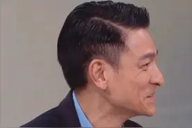 刘德华请求粉丝多看自己？唱歌泪洒舞台，关掉礼物拒绝千万打赏图片