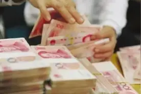 如果存1000万在银行里，辞掉工作，靠“吃利息”能维持生活吗？图片