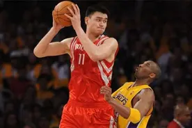 姚明曾在NBA叱咤风云足足8年！他生涯9339万薪资真正能到手多少？图片
