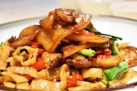 #兰轩美食#湘菜大师教大家做一道湖南特色风味——白辣椒炒回锅肉图片