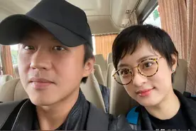 邓超孙俪捐款100万被骂后，黄晓明和杨颖学聪明了图片