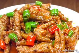 鸡爪这样烧，简单又好吃，做对这一步可以让汤汁都裹在鸡爪上图片