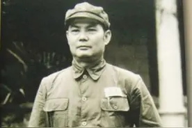 抗战时期，我军有多少人佩戴国军少将以上军衔？谁的级别最高？图片