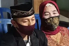 76岁老太拒5名大爷追求，二婚嫁29岁小伙，彩礼只收93块钱图片