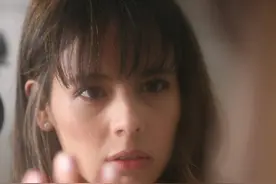 妹子躲进密室观察自己的男朋友，结果悲剧了—西班牙悬疑片黑暗面图片