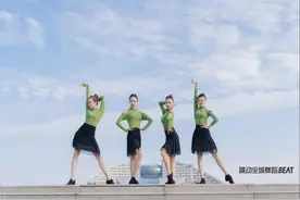 桑巴舞《Ritmo Loco》欢快热情的拉丁舞导师秀图片