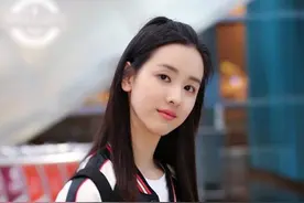 陈都灵扎着“小揪揪”，演绎青春少女范，五官精致嫩似洋娃娃图片