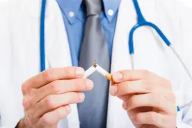 为什么很多医生劝病人不要吸烟，自己却抽不停？看看调查结果图片