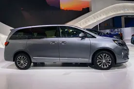 别克gl8“胖头鱼”再次回归，搭2.0T+9AT，内饰更豪华图片