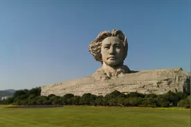 毛泽东的《沁园春•长沙》为何成为高中语文教材的开卷之作？图片